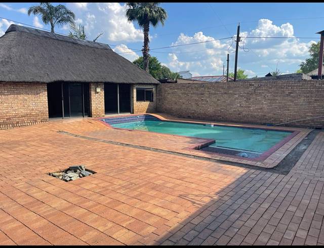3 BEDROOM HOUSE FOR SALE IN BRENTHURST